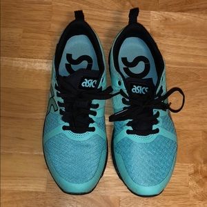 Like new Asics running shoes!